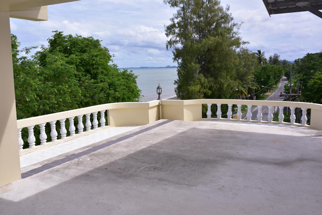 Anchalee Resort Bang Saphan Exterior photo